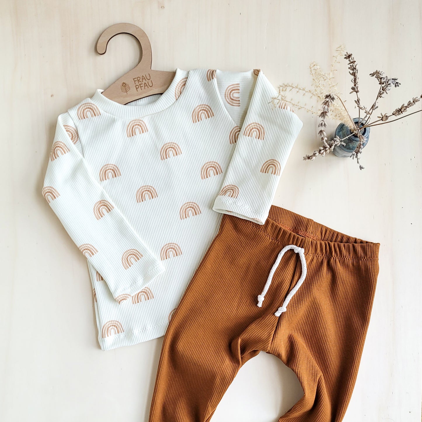 Set Regenbogen: Shirt und Leggings