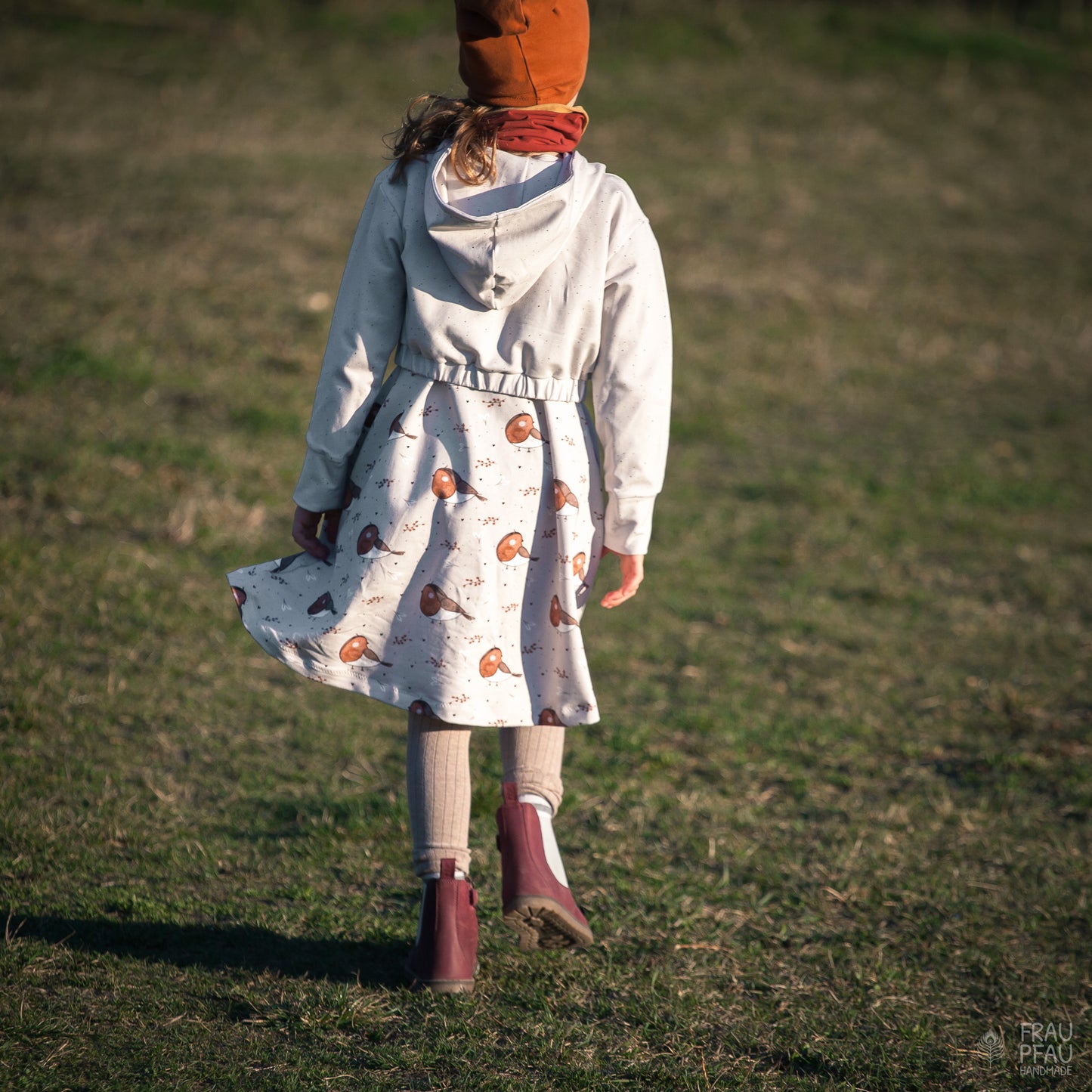 Set Rotkehlchen: Kleid und Crop-Top oder Hoodie