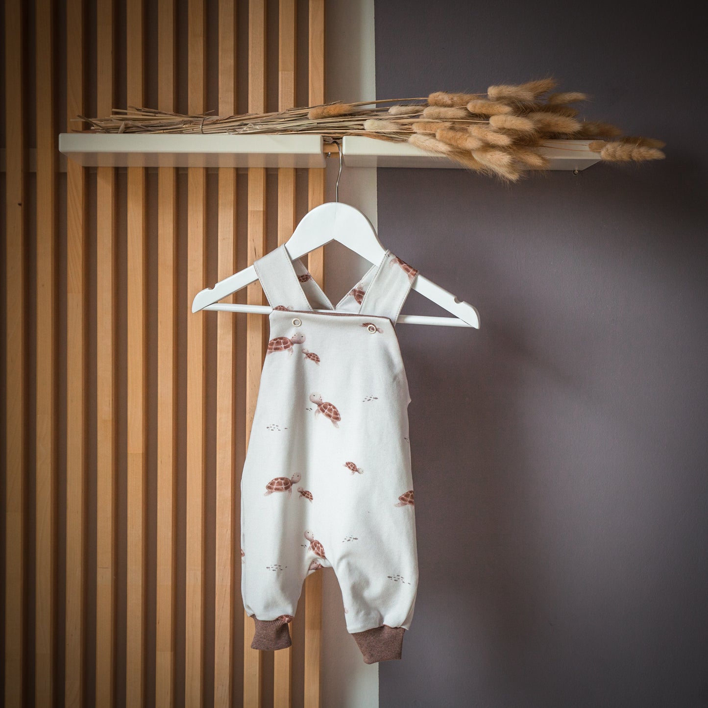 Latzhose Schildkröte