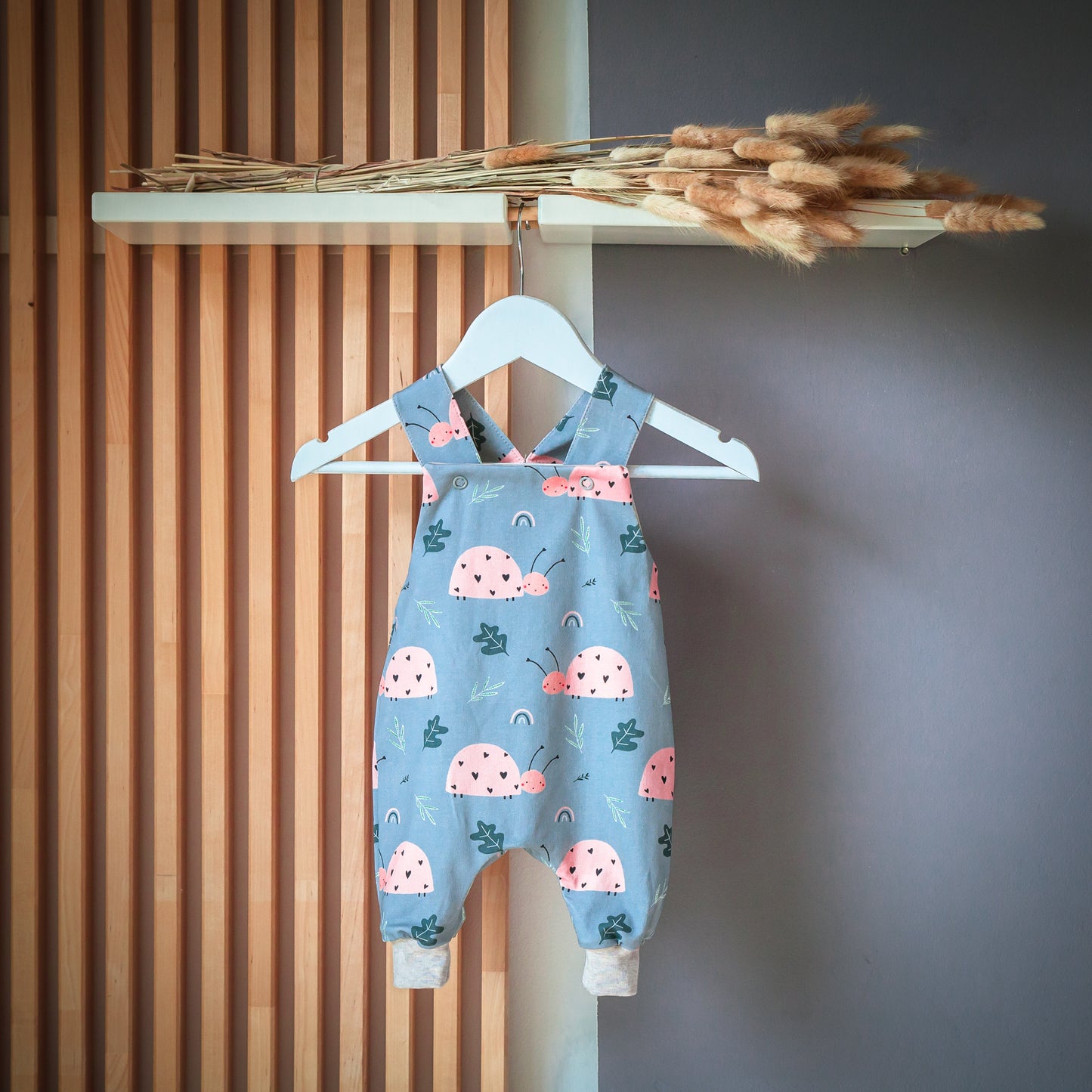 Latzhose Marienkäfer